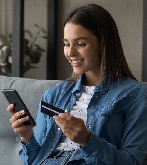 woman paying bill picture